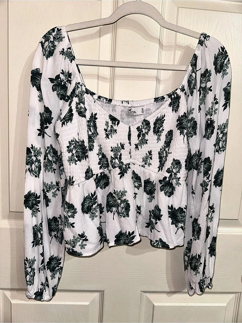 Hollister Floral Smocked Crop Top in White & Green XL